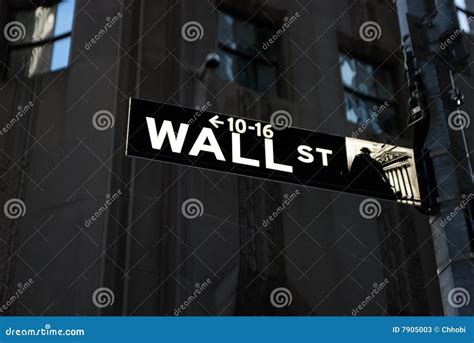 Wall Street sign at night editorial stock photo. Image of states - 7905003