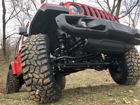 Rough Country Jeep Wrangler JL 2.5 inch Lift Front Install | jeepfan.com