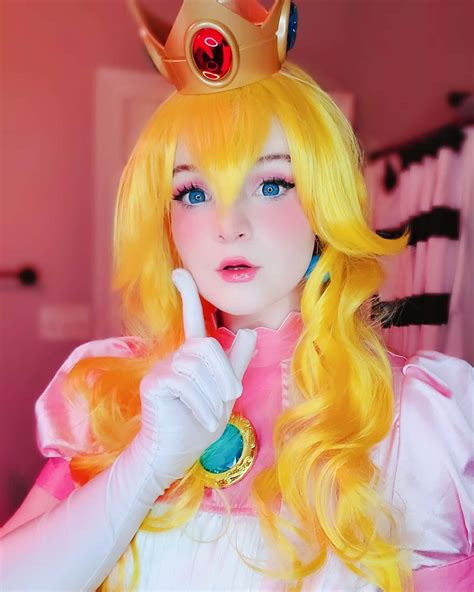 Meagan on Instagram: "🍑🍑 Princess Peach 🍑🍑 ♡ #cosplay #cosplayer # ...