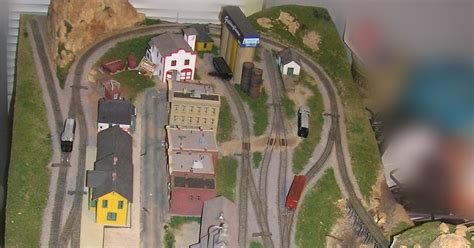 Model Railroading in 4 x 8 feet: 2x4 - The N Scale 4x8?