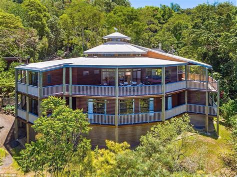 Van Breda family home for sale in Queensland | Daily Mail Online