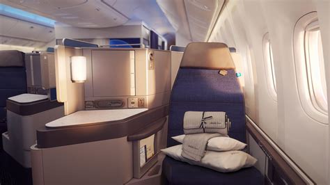 United Polaris - Seat, Amenities, Routes, Lounges & More [2024]