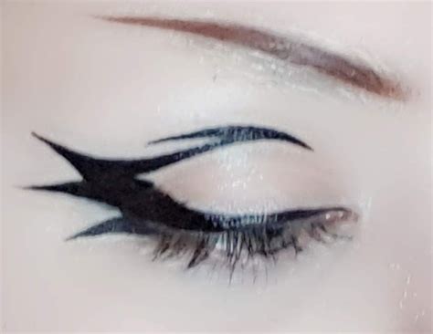 Graphic gothic liner | Makeup eyeliner, Edgy makeup, Swag makeup