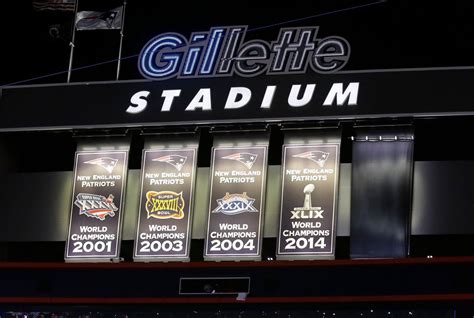 New England Patriots 6th Super Bowl banner installed at Gillette ...