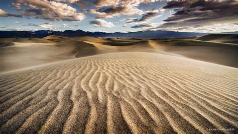 Death Valley sunrise | Sunrise at the Mesquite sand dunes in… | Flickr