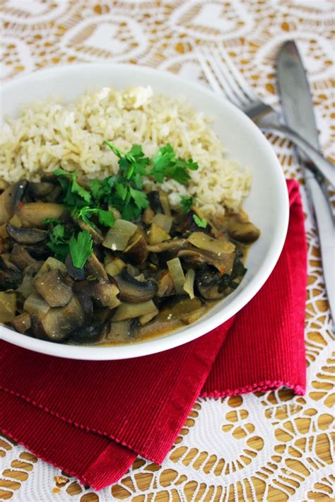 Slow cooker mushroom stroganoff