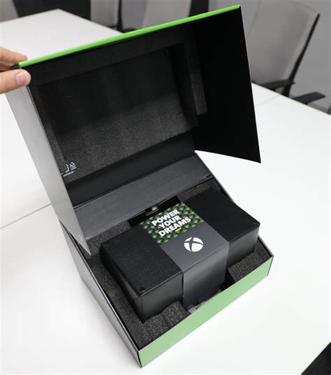 Unboxing the Xbox Series X – Photos