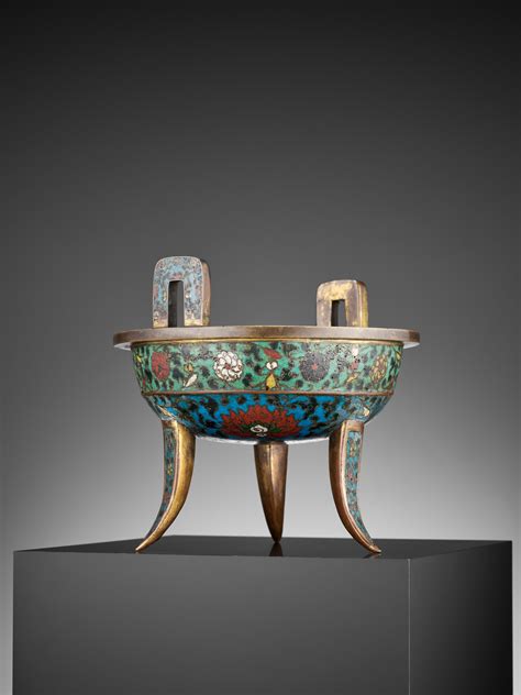 Lot 1 - A RARE CLOISONNÉ ENAMEL ‘DING CAULDRON’ TRIPOD