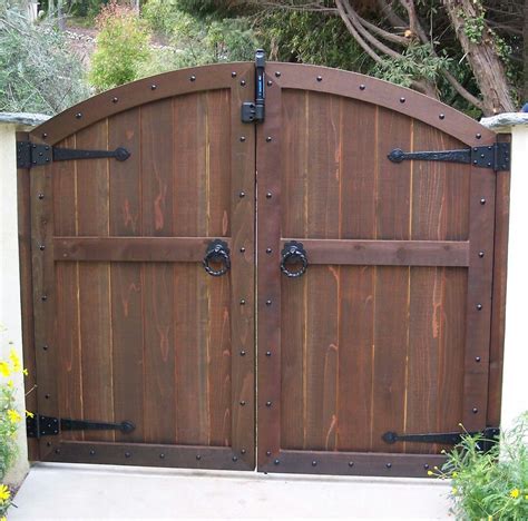 Pin on exterior paint | Wood gates driveway, Wood gate, Wooden gate designs