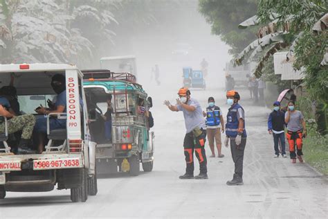 Ash covers towns after Mount Bulusan volcano eruption | Catholic News Philippines | LiCAS.news ...