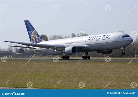 United boeing 767 takeoff editorial stock image. Image of aircraft - 24312334