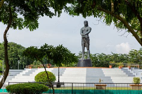 Lapu Lapu Monument, giant statue in rizal park in ermita Stock Photo | Adobe Stock