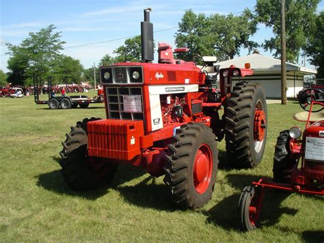 IH 1066 Hydro FWA | International tractors, Farmall tractors, Antique tractors