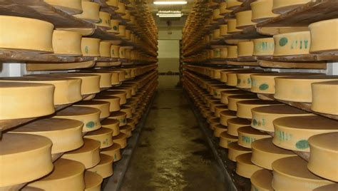 Hundreds Of Feet Below Missouri Sits A 1.4-Billion-Pound Store Of "Government Cheese" | IFLScience