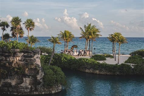 Ultimate Hotel Xcaret Arte Wedding Guide | Yellow Umbrella Events