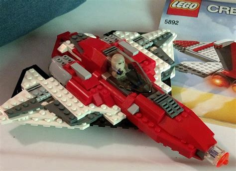 Couldn't decide between buying the Quinjet and this creater set. MOC : lego