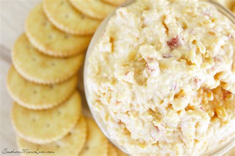 Southern Mom Loves: Homemade Pimiento Cheese Spread {Recipe}