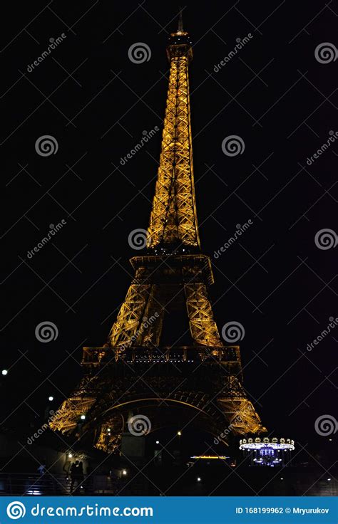 Eiffel tower at night editorial photography. Image of europe - 168199962