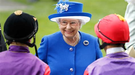 Royal silks to make their return to British horse racing after queen's death | Fox News