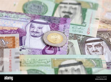 Collection of Saudi Arabia Riyal banknotes Stock Photo - Alamy