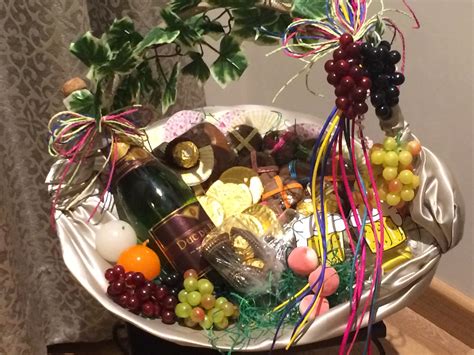 Wine Hamper | Wine hampers, Food hampers, Fruit packaging