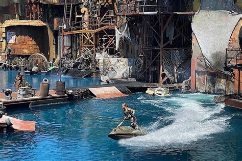 History of the Waterworld Universal Studios Live Stage Show | SYFY WIRE