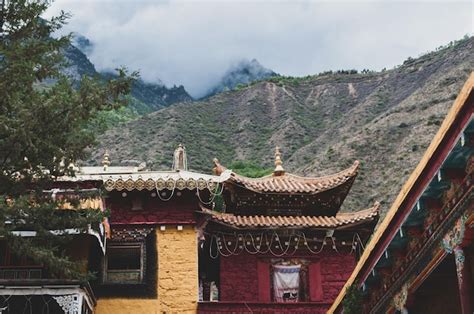 Premium Photo | Traditional tibetan monastery