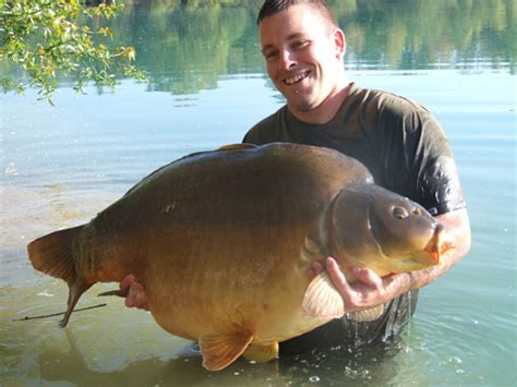 Gigantica Lake Carp Fishing - Carp Corner - France Caught by Justin Mcarthur