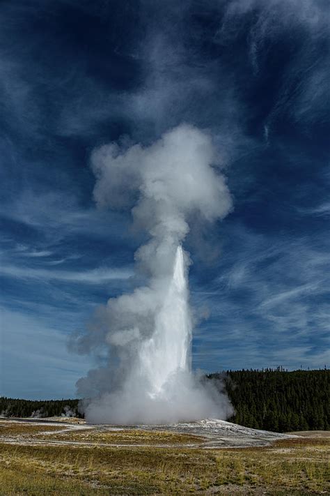 Old Faithful Eruption Photograph by Roger Thompson - Pixels