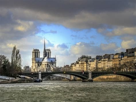 Notre Dame Architecture: French Gothic at its Best!