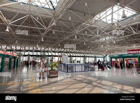 Rome Fiumicino Leonardo da Vinci airport terminal 3 interior Stock ...