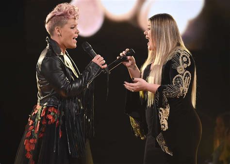 Pink and Kelly Clarkson: Performs at 2017 American Music Awards -02 | GotCeleb