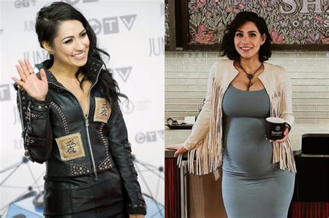 'Degrassi' star Cassie Steele shows off 'beautiful belly' after ...