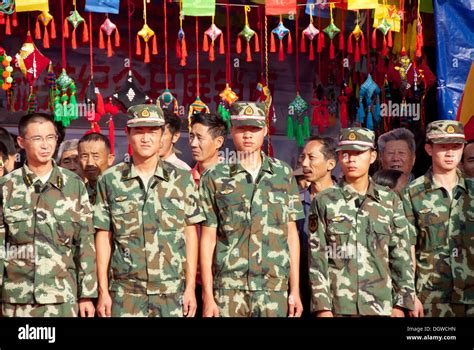 Chinese army uniform hi-res stock photography and images - Alamy