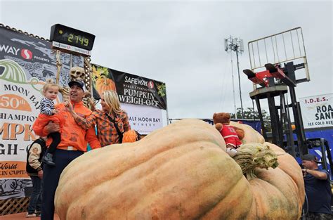 Oh my gourd! 2,749-pound pumpkin wins Half Moon Bay weigh-off, sets new ...