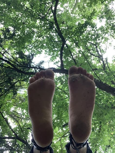 Hike and walk in the grass : r/barefoot