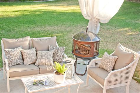 Domestic Fashionista: Backyard Patio Furniture