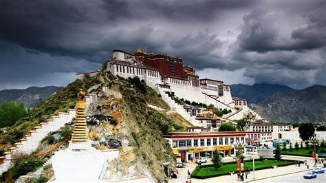 Potala Palace - Tibet - backiee