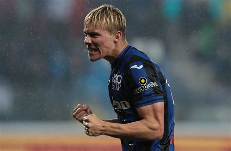 Rasmus Hojlund passes medical and Manchester United expected to make ...