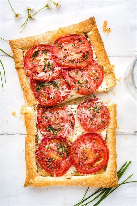 These super-easy vegetarian puff pastry tomato tarts with feta and ricotta make an… | Tomato ...