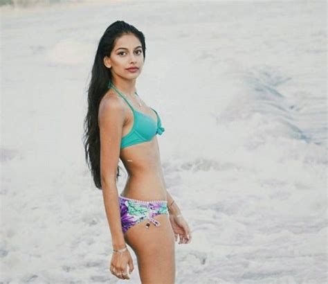 Banita-Sandhu-in-bikini