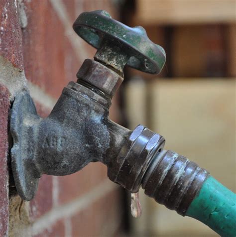 DIY: How to Fix a Leaking Outdoor Faucet!