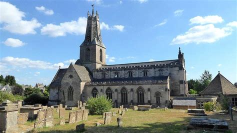 People flock to Cotswold church for Queen's funeral - BBC News