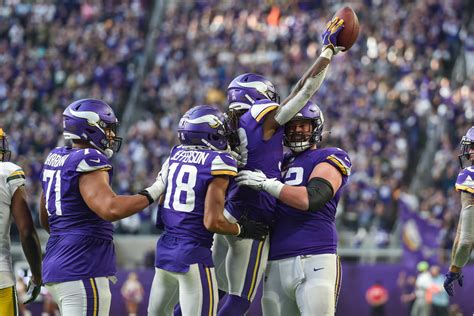 The Minnesota Vikings' 2022 Schedule is Here: Dates, Opponents, Times ...