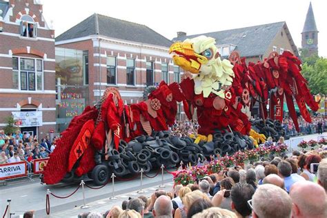 Can You Believe These Amazing Parade Floats Are Made Entirely Out of Flowers?