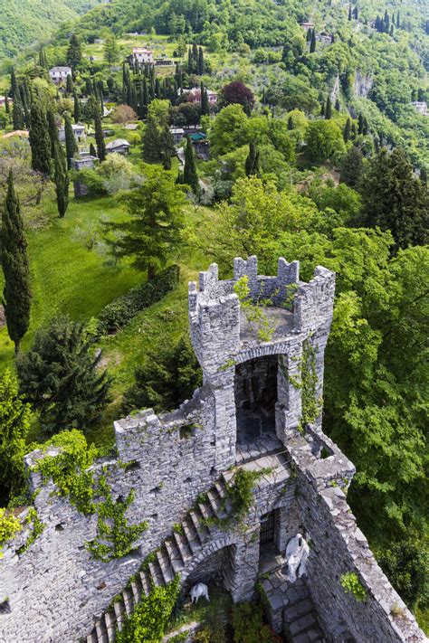 The Abbey & The Castle - Moving People Italy