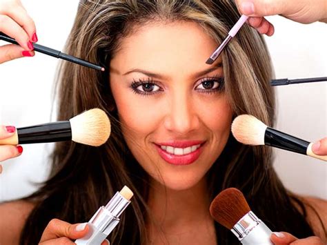 Tips And Tricks To Make You Look Younger With Makeup - Boldsky.com