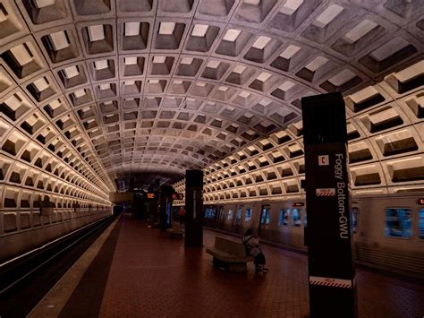 Foggy Bottom-GWU Metro Station (Washington, 1977) | Structurae