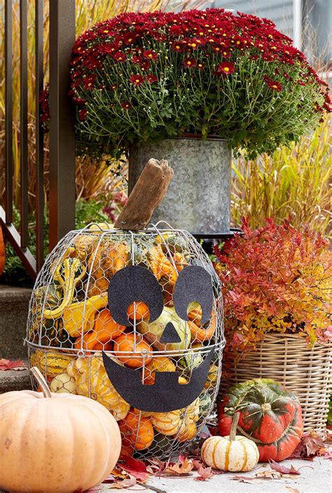 20+ Outside Fall Decorating Ideas - DECOOMO