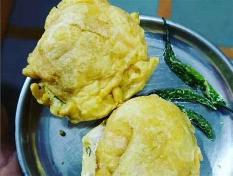 Ulta Vada Pav: This Upside-Down Vada Pav From Nashik Makes For A Drool-Worthy Breakfast